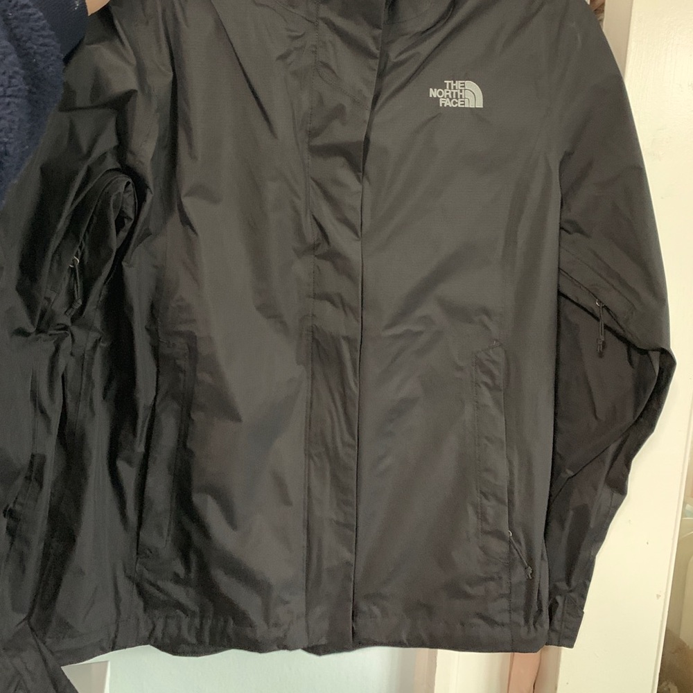 north face windbreaker